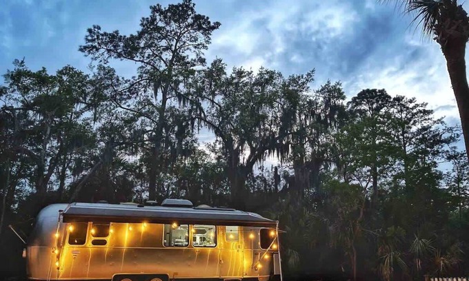 Whitemarsh Island House | Cozy & Fun Airstream Glamper Near Downtown & Beach