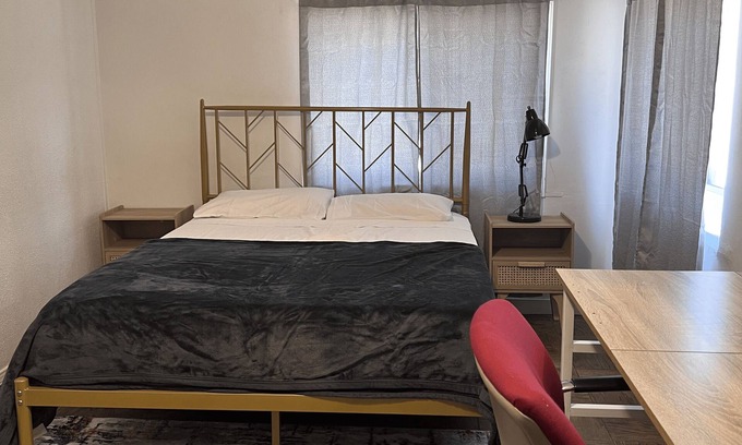 Spruce Park House | Cozy Furnished Room- 5min walk to UNM Hospital