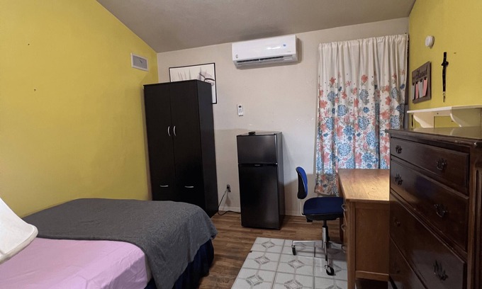 North Campus House | Cozy Furnished Room- 5min walk to UNM Hospital