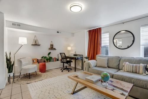 Noble Square Apartment | Cozy Garden Apartment in Chicago