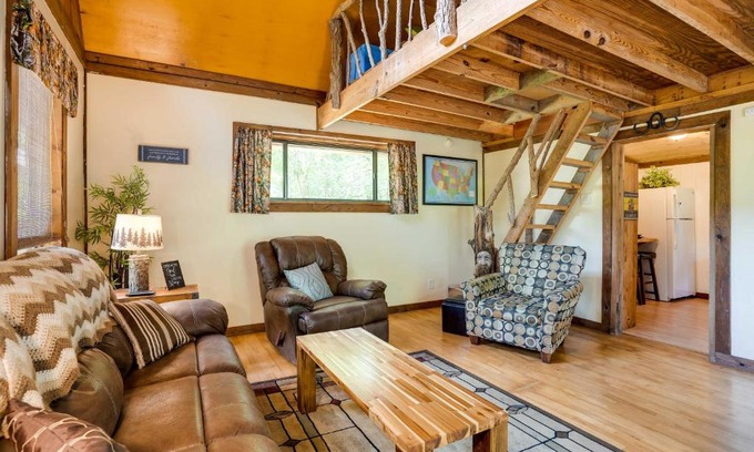 Menlo Apartment | Cozy Georgia Abode with Deck, Fire Pit and Lake Access