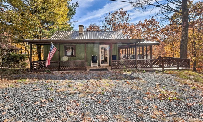 Harrisonville Cabin | Cozy Getaway < 1 Mi to Cowans Gap State Park!