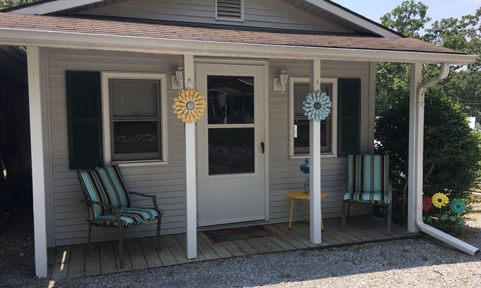 Gilbertsville Cottage | Cozy Getaway Cottage within walking distance to Ky Lake