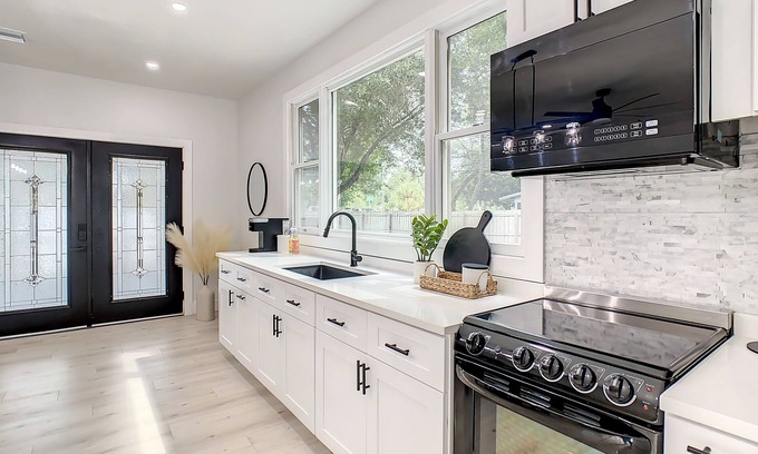 Ridge Wood Heights House | Cozy Getaway Home near Siesta Key