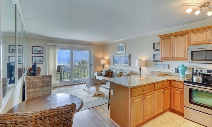 North Forest Beach Villa | Cozy getaway at Breakers- 1 bedroom Oceanfront condo - Coligny Beach area.