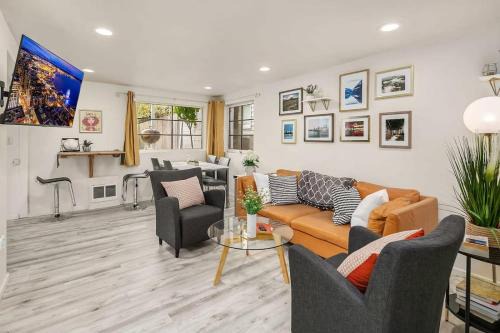 Bryant House | Cozy Getaway Yard House with BBQ - UW - Children Hospital