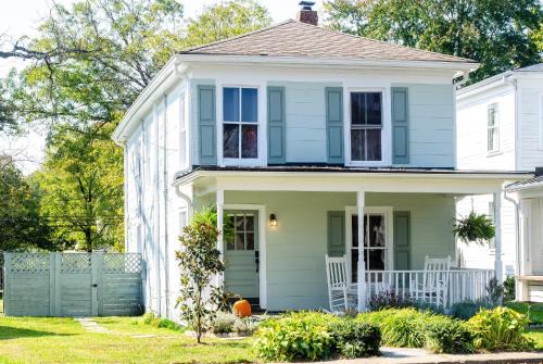 Gordonsville House | Cozy Gordonsville Cottage on Main Street