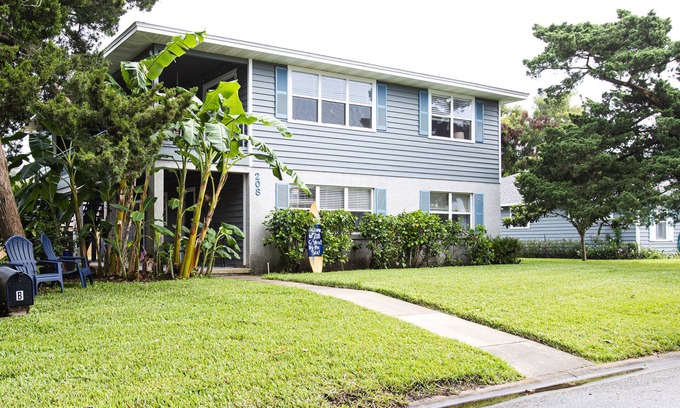Coquina Gables Apartment | Cozy, ground floor apt 5 min walk to bch. PET friendly. FREE bottle of PROSECCO