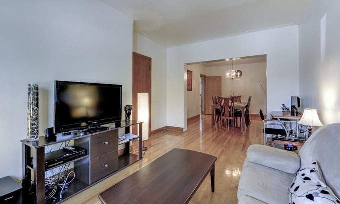 Hochelaga Apartment | Cozy guest home in the heart of Montreal