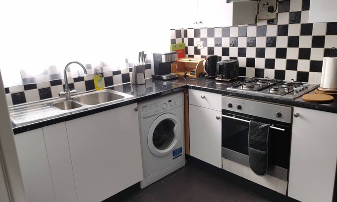 Glyndon House | Cozy Guest House Near London O2 Arena