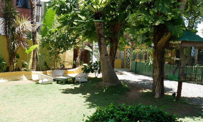 Lapu-Lapu Bed & Breakfast | Cozy Guesthouse with a Garden close to Airport and Tourist Spots