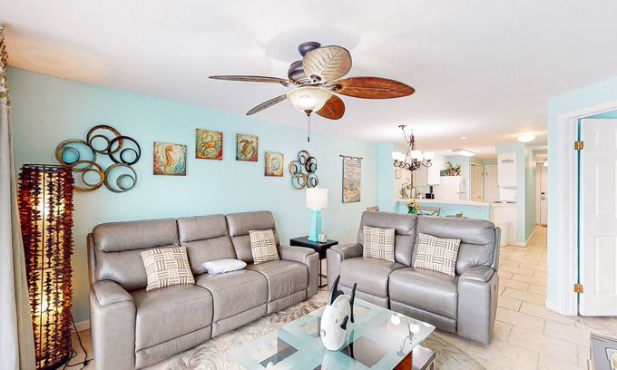 Fort Walton Beach Condo | Cozy Gulf-front home with amazing views, seasonal beach service-close to dining
