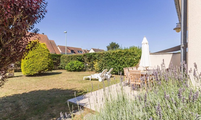 Saint-Jean-de-la-Riviere Cottage | Cozy house near the beach, private garden, parking included