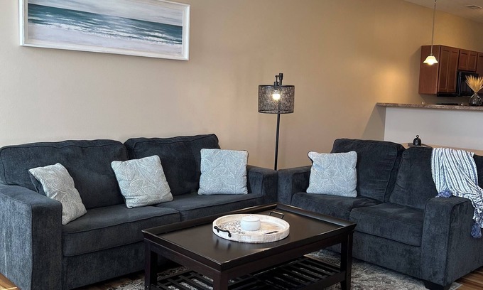 Ankeny Apartment | Cozy Haven in Ankeny: Stylish, Delightful, Comfy!