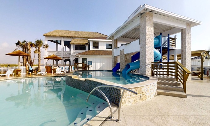 Corpus Christi House | Cozy/Heated Pool- Aruba Bay Resort- Pet Friendly!- "Dos Dorados"