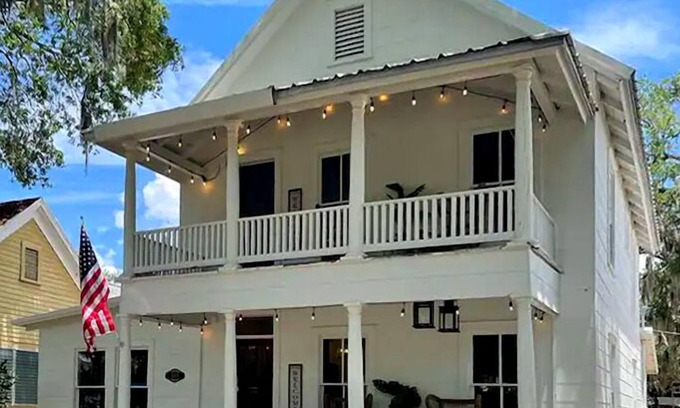 Sanford House | Cozy Historic home with 2 king size beds in Sanford