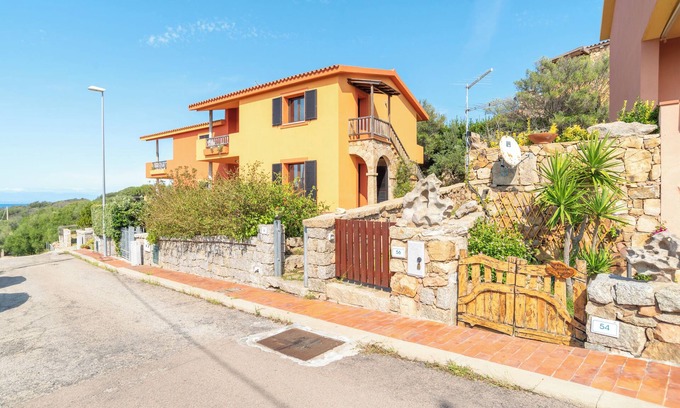Barrabisa Apartment | Cozy Holiday Apartment "Conchiglia Verde" with Balcony, Sea View & Wi-Fi