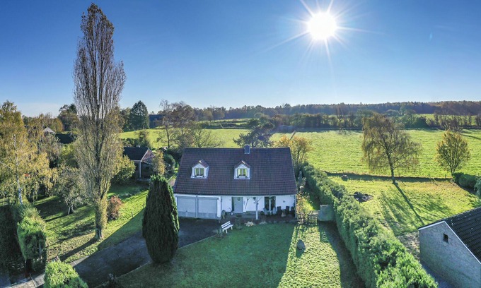 La Reid House | Cozy holiday home in Liege with furnished garden