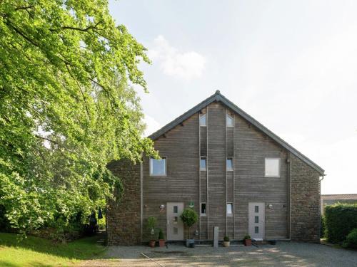 Ovifat House | Cozy Holiday Home with Jacuzzi and Sauna in Ovifat