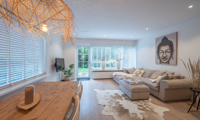 Bergen House | Cozy holiday home with 2 bedrooms in the characteristic village of Bergen nh