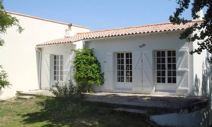 La Tranche-sur-Mer House | Cozy Home: 220m to Central Beach, Garden, Pets Welcome, Near Shops in La Tranche-sur-Mer