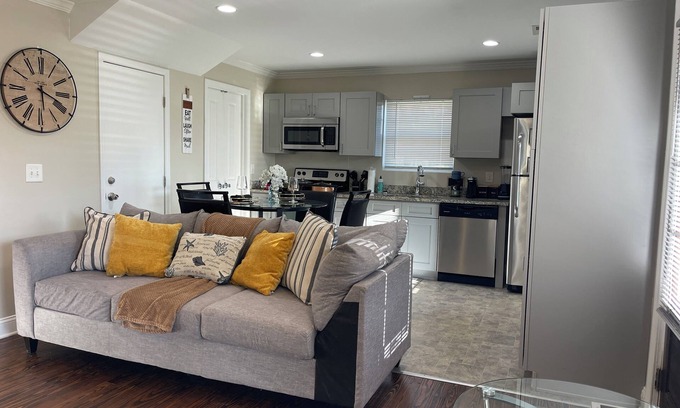 Douglasville House | Cozy Home Downtown- easy access to Greystone Amphitheater, ATL Airport, 6 Flags+