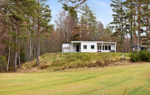 Bjorkoby House | Cozy Home In Björköby With Kitchen