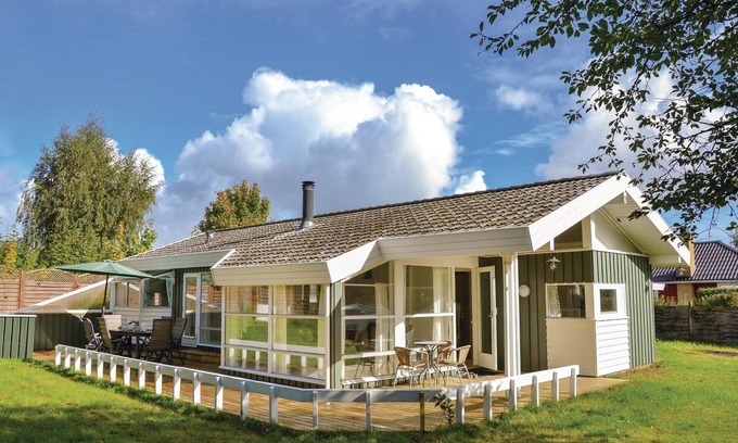 Dronningmolle House | Cozy home in Dronningmølle with sauna