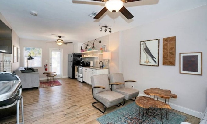 Poinsettia Heights House | Cozy home in duplex with garden and pool shared