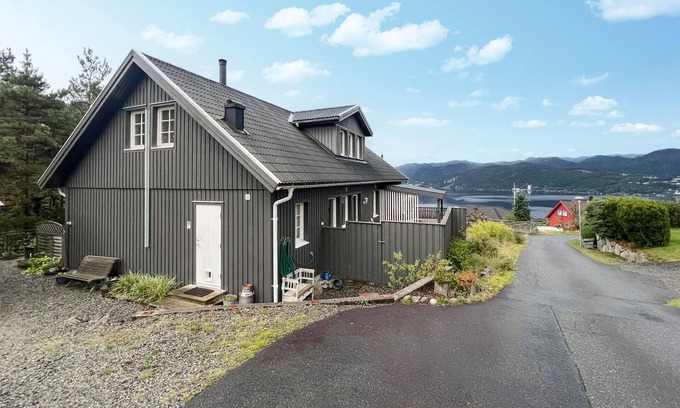 Flekkefjord House | Cozy home in Flekkefjord with house sea view