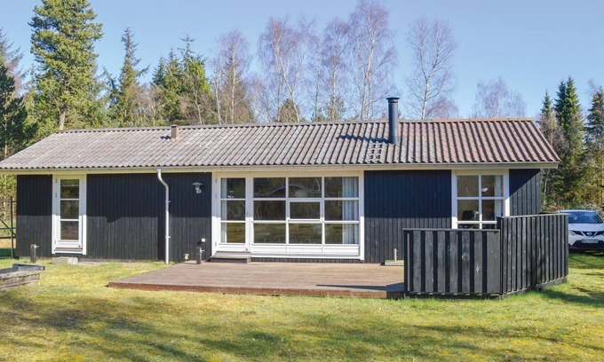 Helberskov Strand House | Cozy home in Hadsund with WiFi