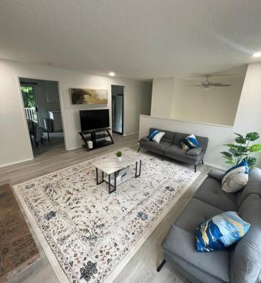 Covington Villa | Cozy home in Kent, Newly remodel, New furniture