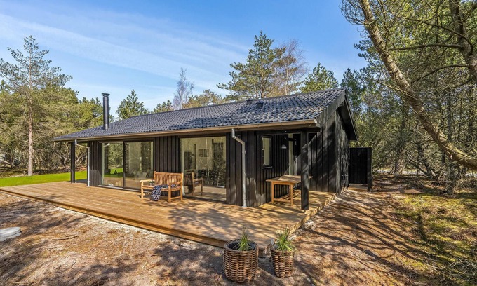 Læsø House | Cozy home in Læsø with kitchen