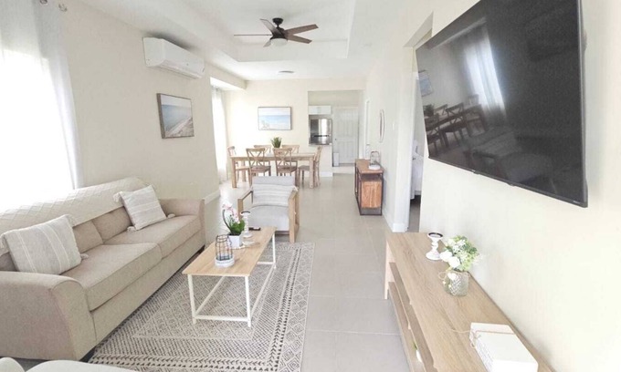 Lucea House | Cozy home in LuceaHanover between Montego Bay & Negril