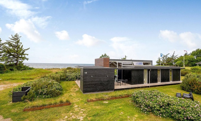 Lundby House | Cozy home in Lundby with house sea view