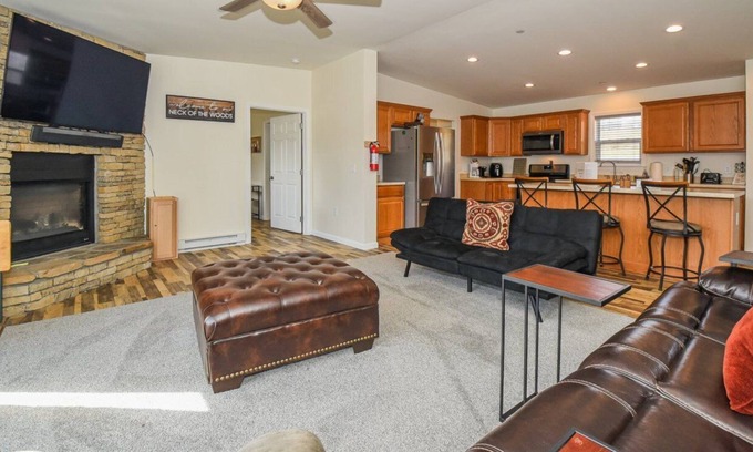 McHenry House | Cozy home in McHenry minutes from activities and WISP