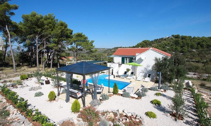 Dracevica House | Cozy home in Nerezisca with WiFi