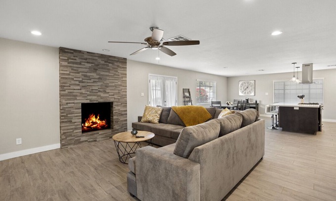 Scottsdale Estates Nine House | Cozy Home in Old Town with Yard & Grill