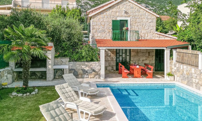 Ostrvica House | Cozy home in Ostrvica with kitchen
