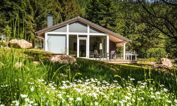 Ruhla House | Cozy home in Ruhla with kitchen