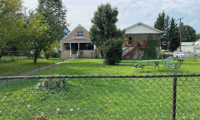 South Charleston House | Cozy home in South Charleston!