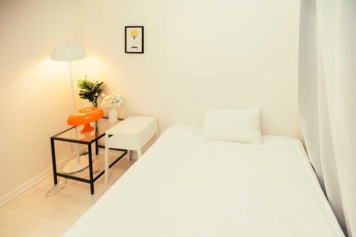 Sinchon-dong Apartment | Cozy Home in Seoul