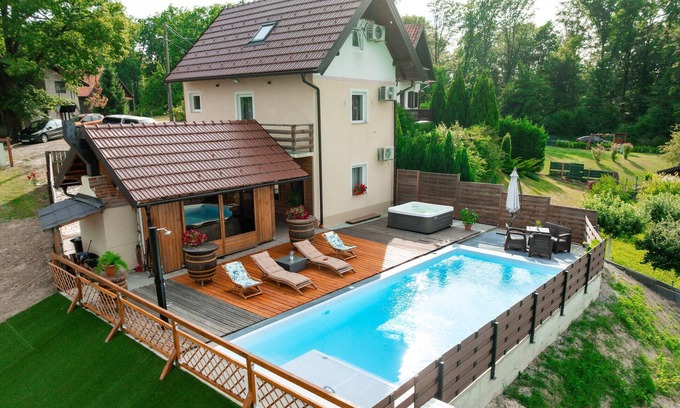 Velika Gorica House | Cozy home in Siljakovina with sauna
