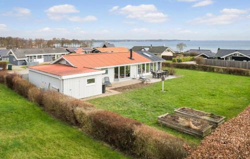 Grønninghoved Strand House | Cozy Home In Sjølund With Sauna