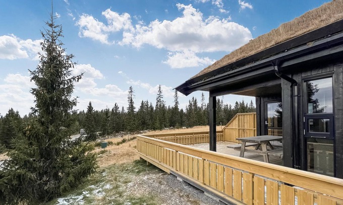 Sjusjoen House | Cozy home in Sjusjøen with kitchen
