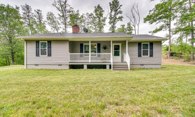 Star Tannery House | Cozy Home in Star Tannery with Private Backyard!