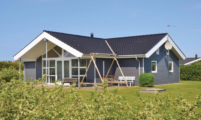 Skaven Strand House | Cozy home in Tarm with WiFi