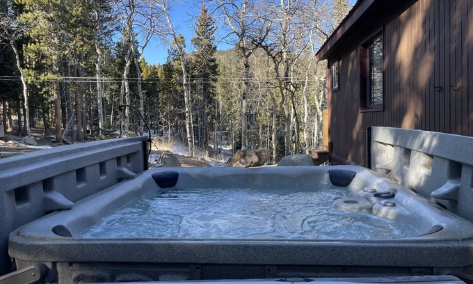 Black Hawk House | Cozy home in the Colorado mountains with hot tub-close to Denver & Boulder