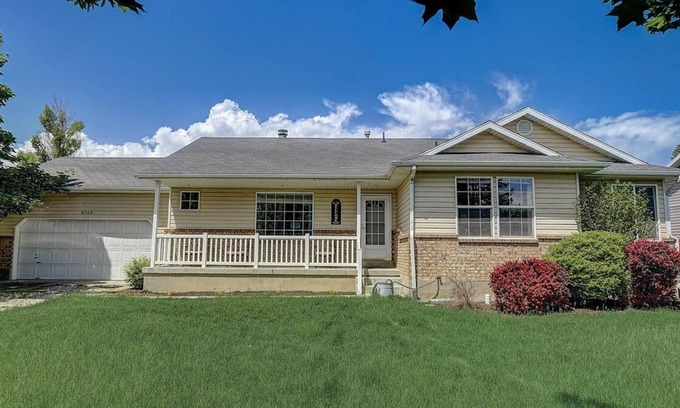 West Jordan House | Cozy home in West Jordan. 4 BR, 3 Bath, Ping Pong, Full Kitchen, Fruit Trees