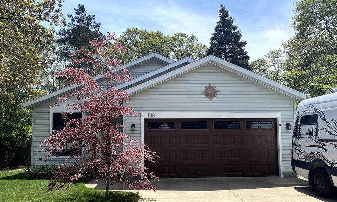 Spring Lake House | Cozy home, minutes from lakeshore!